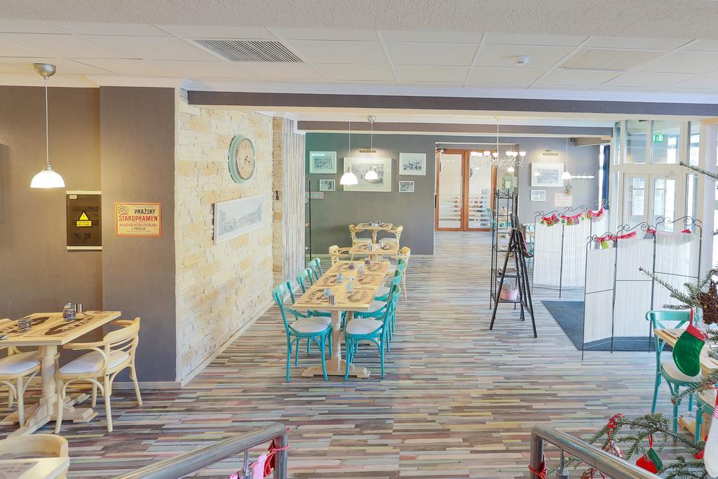 Artmotel & Bistro Haţeg Extérieur photo