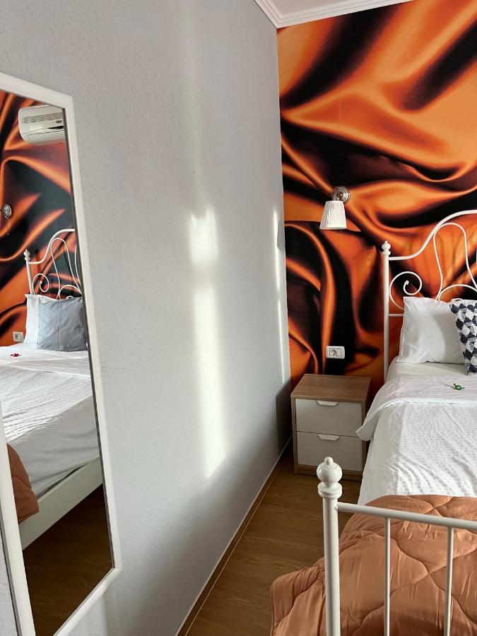 Artmotel & Bistro Haţeg Extérieur photo