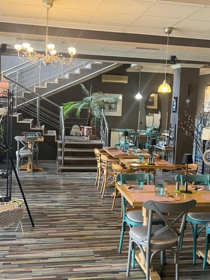 Artmotel & Bistro Haţeg Extérieur photo