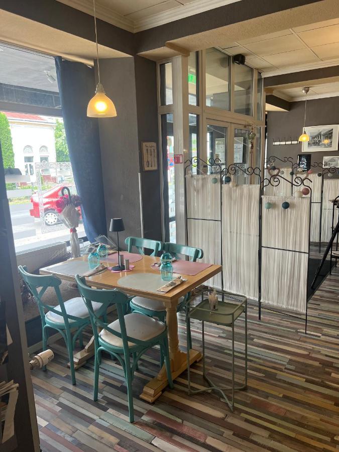 Artmotel & Bistro Haţeg Extérieur photo