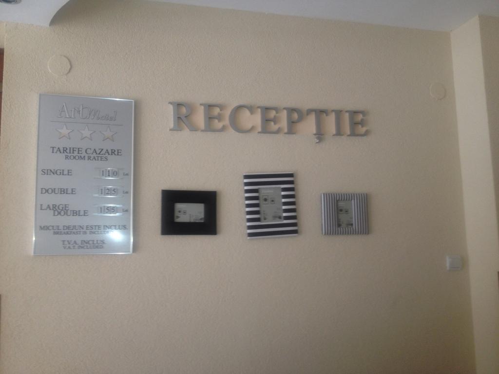 Artmotel & Bistro Haţeg Extérieur photo