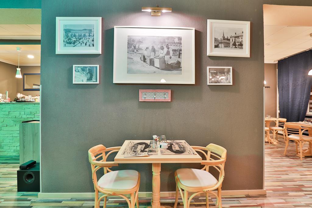 Artmotel & Bistro Haţeg Extérieur photo